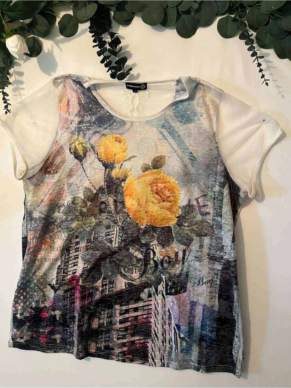 Women's Short Sleeve Floral Graphic Tee in Yellow and Cream